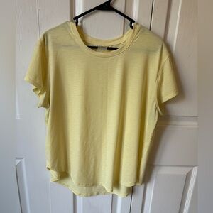 CALIA by Carrie Underwood Light Yellow Short Sleeve Tee